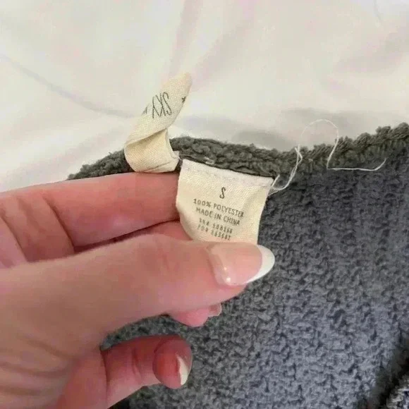 gray cropped sweater - Picture 4 of 4